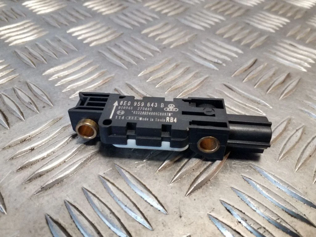 Drošības spilvenu trieciena sensors 8E0959643B
