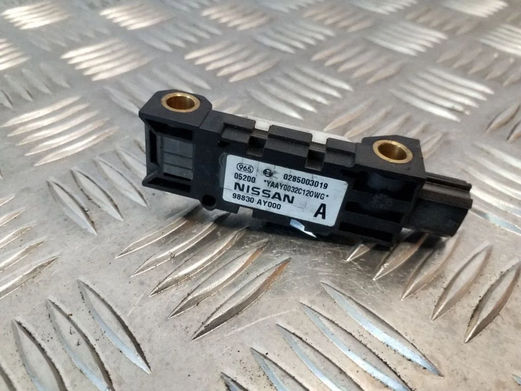 Airbag deployment crash/impact sensor – Nissan Primera (2002-2007)