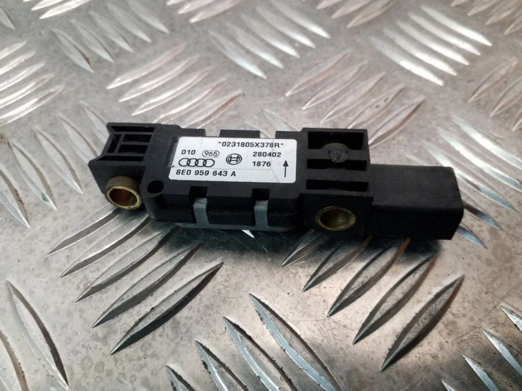 Drošības spilvenu trieciena sensors 8E0959643A