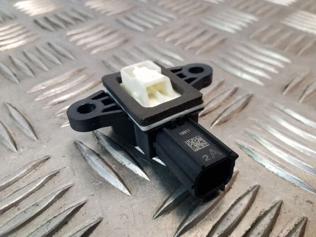 Airbag deployment crash/impact sensor – Jaguar XF X250 (2007-2015)