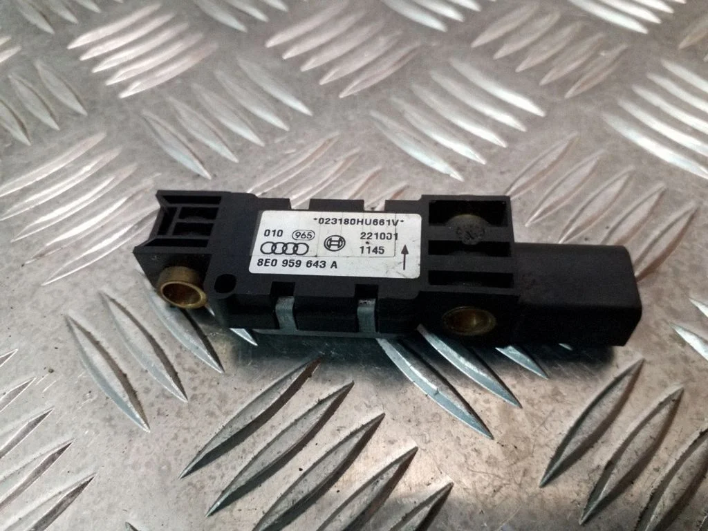 Drošības spilvenu trieciena sensors 8E0959643E