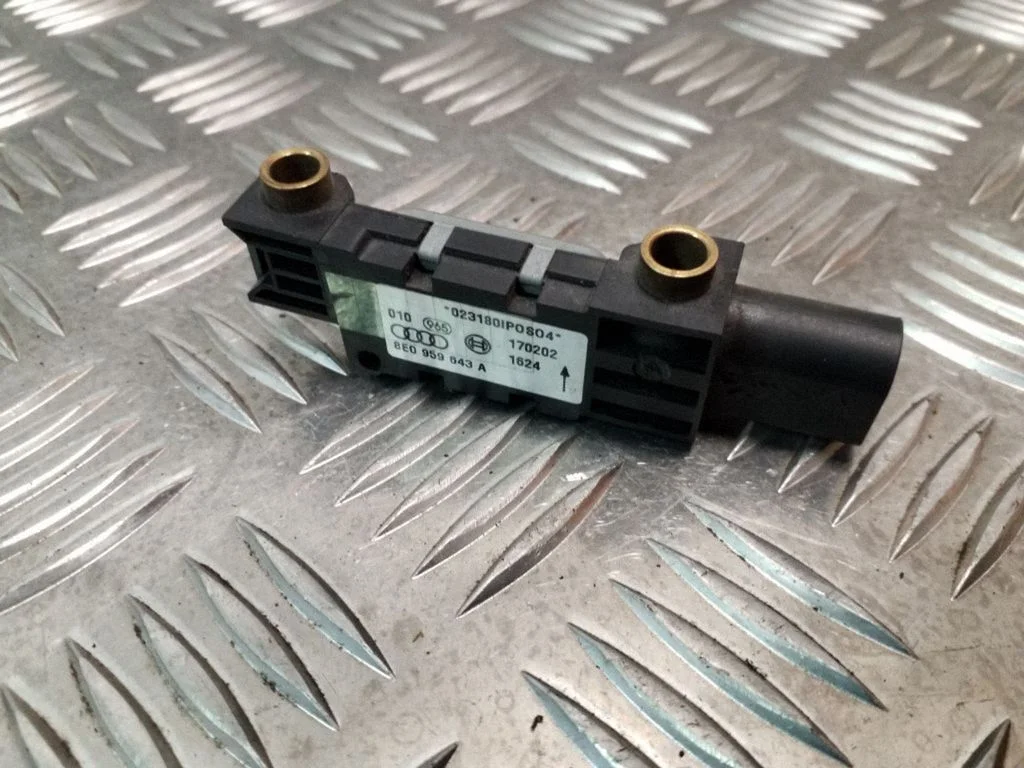Drošības spilvenu trieciena sensors 8E0959643A