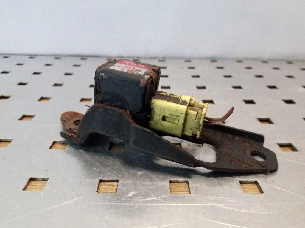 Drošības spilvenu trieciena sensors – Toyota RAV 4 (XA20) (2000-2005)