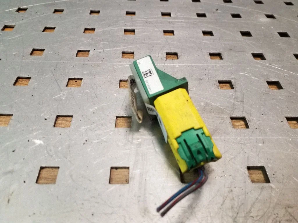 Drošības spilvenu trieciena sensors 3C0909606