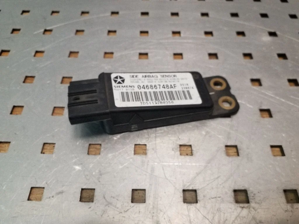 Turvapadja löögiandur 04686748AF