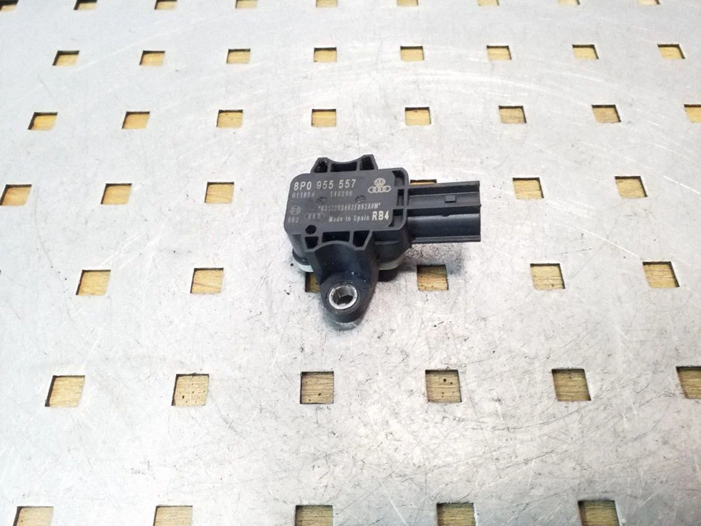 Drošības spilvenu trieciena sensors 8P0955557