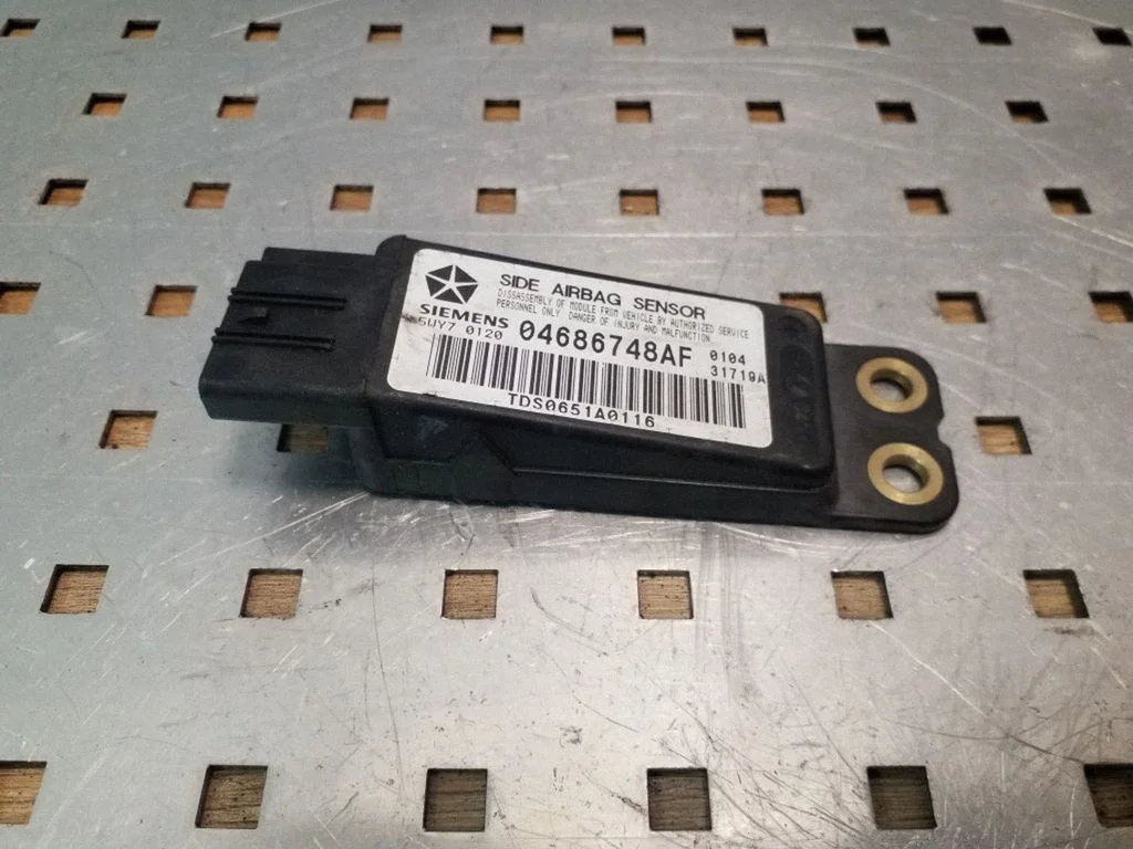 Turvapadja löögiandur 04686748AF