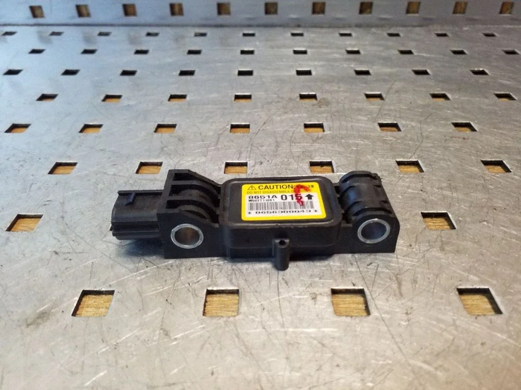 Drošības spilvenu trieciena sensors – Mitsubishi Grandis (2003-2011)