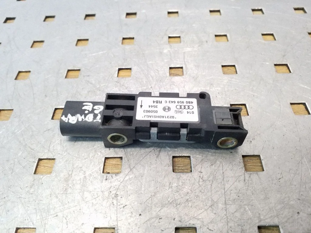 Drošības spilvenu trieciena sensors 4B0959643C