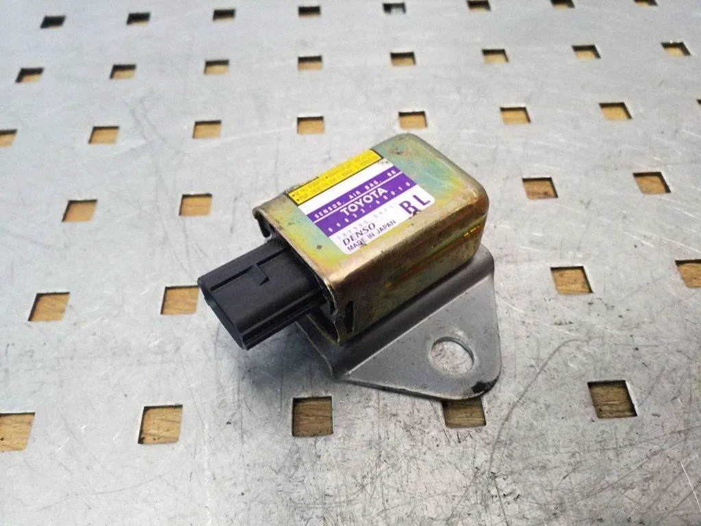 Airbag deployment crash/impact sensor – Toyota Land Cruiser (J120) (2002-2009)