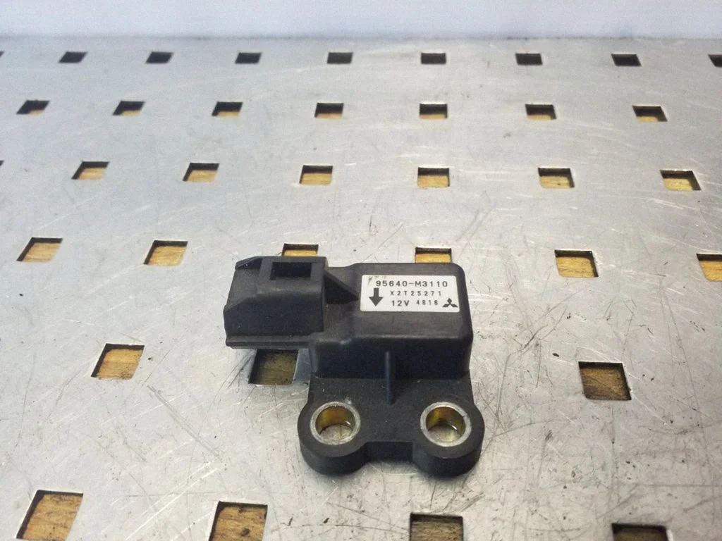 Drošības spilvenu trieciena sensors 95640M3110
