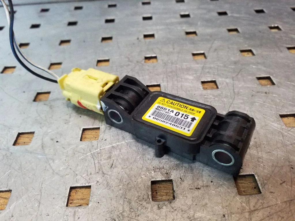 Drošības spilvenu trieciena sensors – Mitsubishi Grandis (2003-2011)