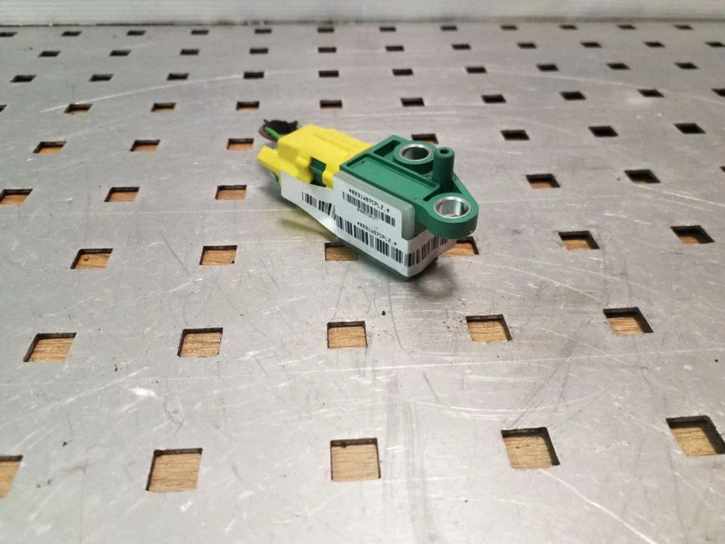 Drošības spilvenu trieciena sensors 3C0909606