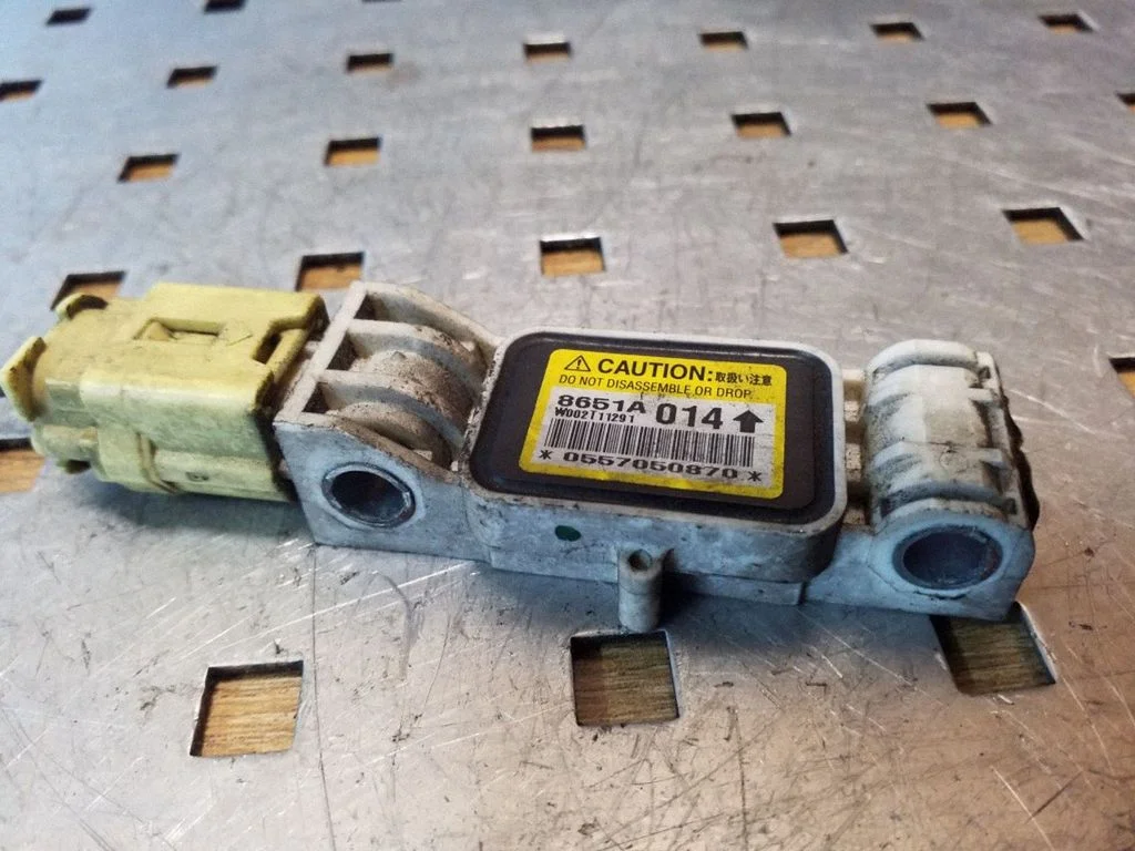 Drošības spilvenu trieciena sensors – Mitsubishi Grandis (2003-2011)