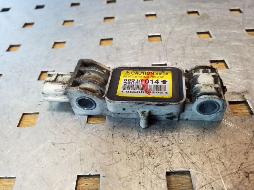 Drošības spilvenu trieciena sensors – Mitsubishi Grandis (2003-2011)