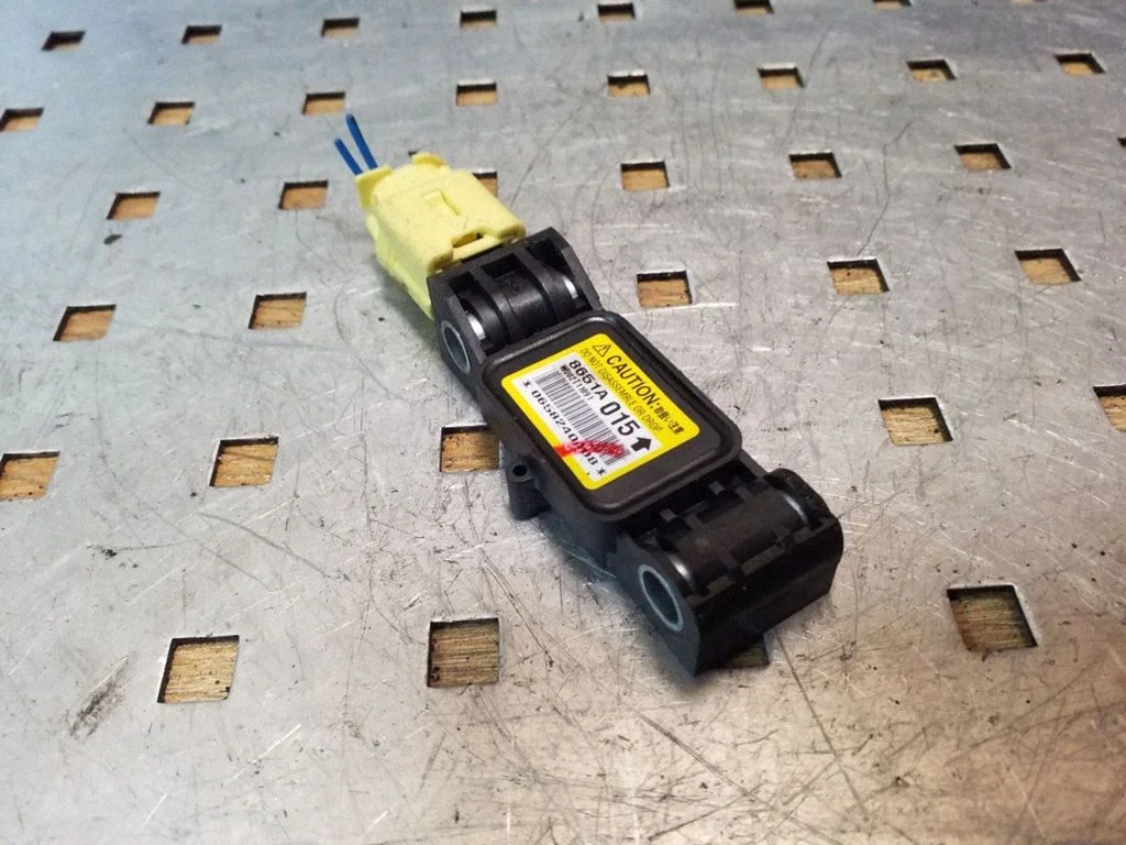 Drošības spilvenu trieciena sensors – Mitsubishi Grandis (2003-2011)