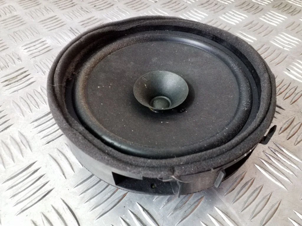 Tagaukse kõlar(id) 8720A147