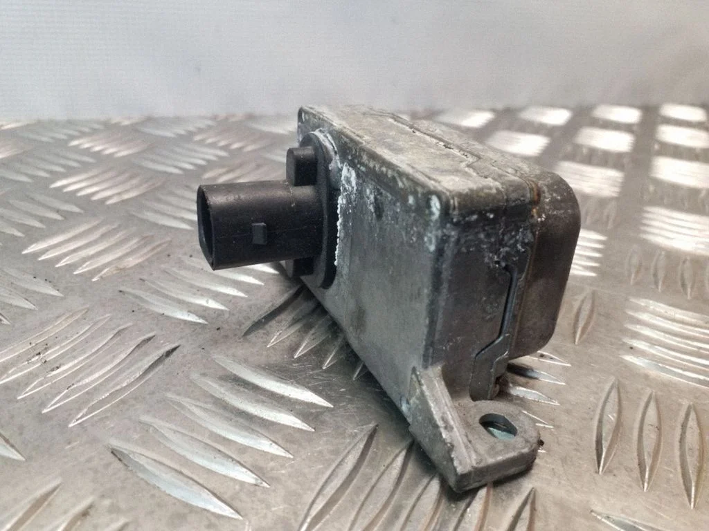 ESP (stabilitātes sistēmas) sensors (paātrinājuma sensors) – Audi A3 S3 8P (2003-2012)