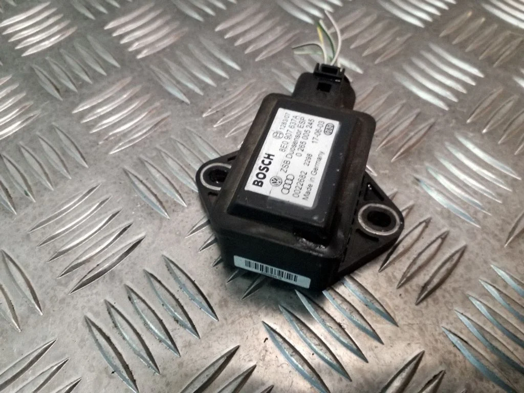 ESP (stabilitātes sistēmas) sensors (paātrinājuma sensors) 8E0907637A