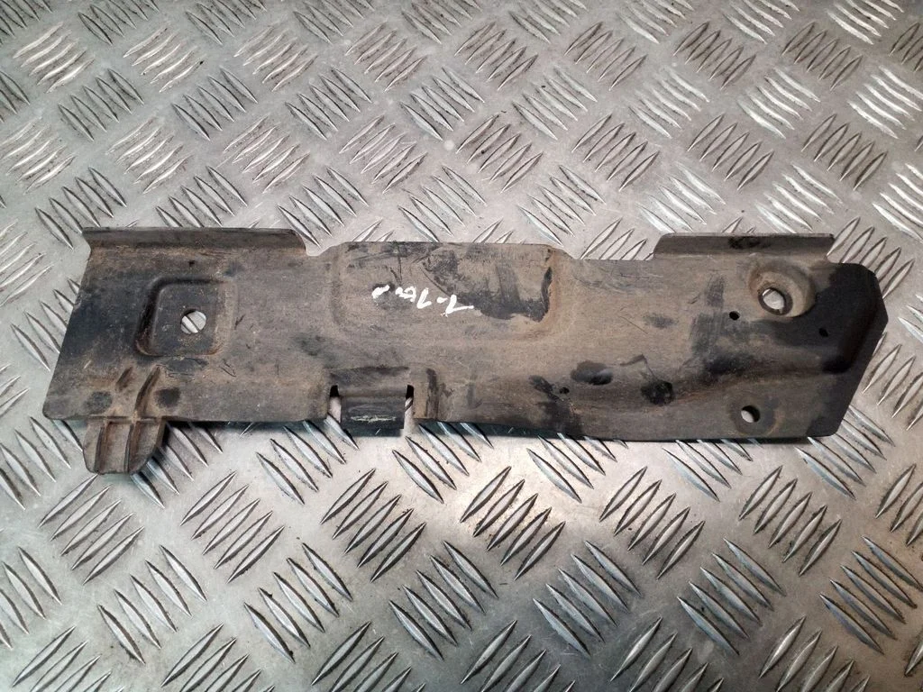 Aizmugurējās balstiekārtas apakšas aizsargs GHP956121
