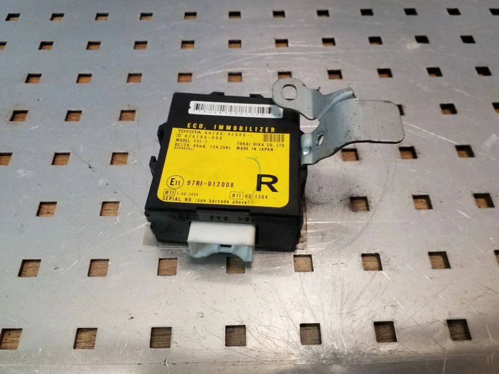 Imobilaizera vadības bloks – Toyota RAV 4 (XA20) (2000-2005)