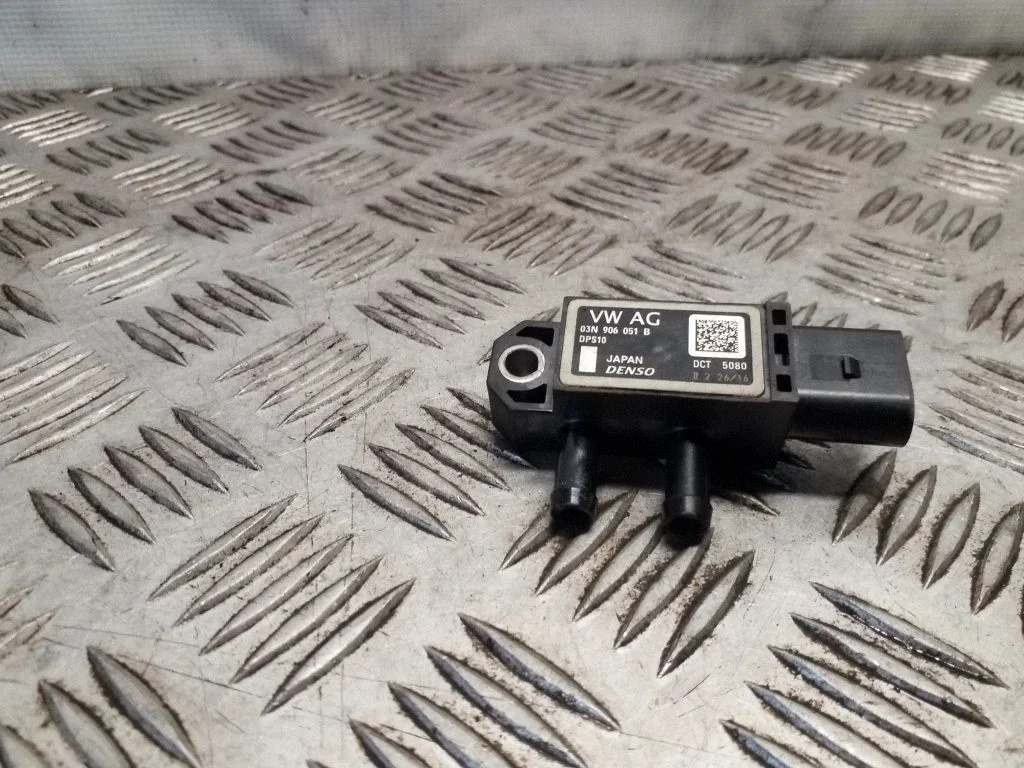 Exhaust gas pressure sensor 03N906051B