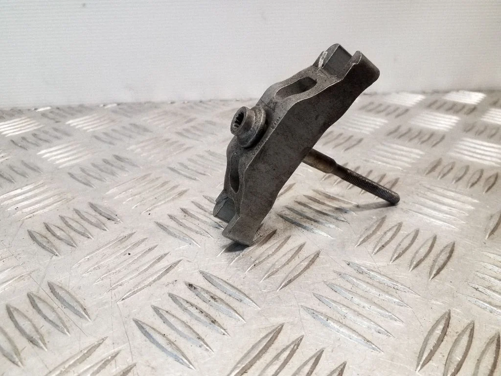 Fuel Injector clamp holder – Skoda Octavia Mk3 (5E) (2013-2019)