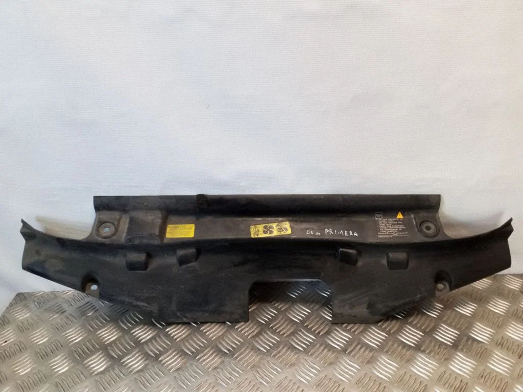 Radiatoru paneļa augšējā daļa – Nissan Primera (2002-2007)