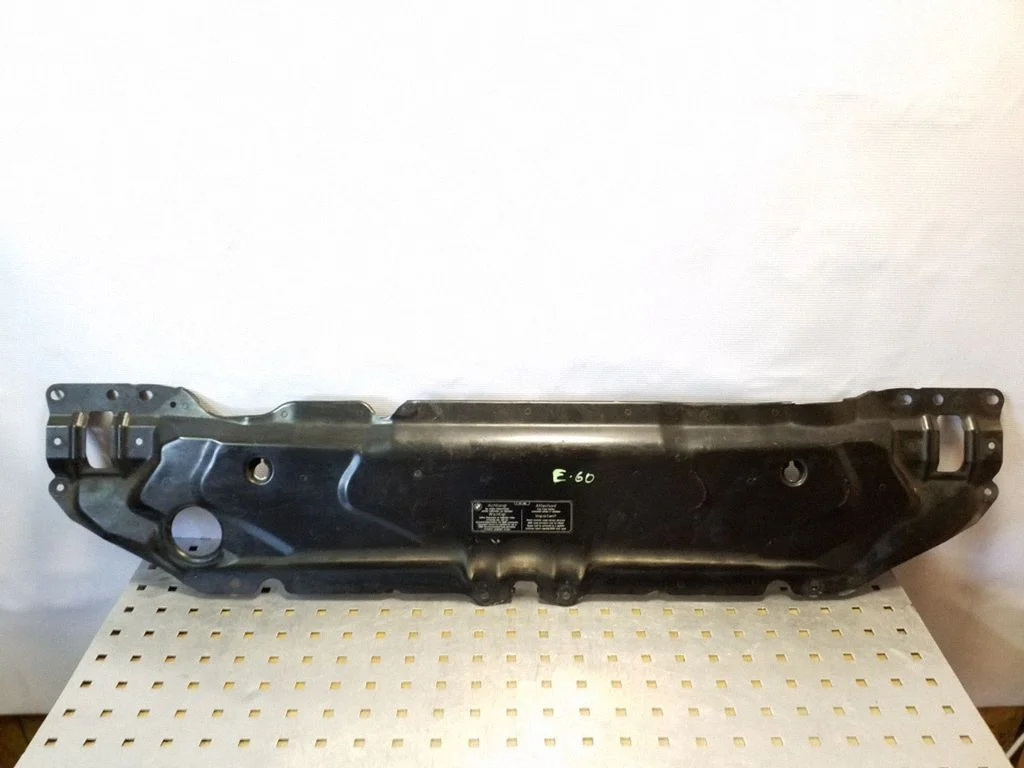 Radiatoru paneļa augšējā daļa – BMW 5. sērija E60 E61 (2004-2010)