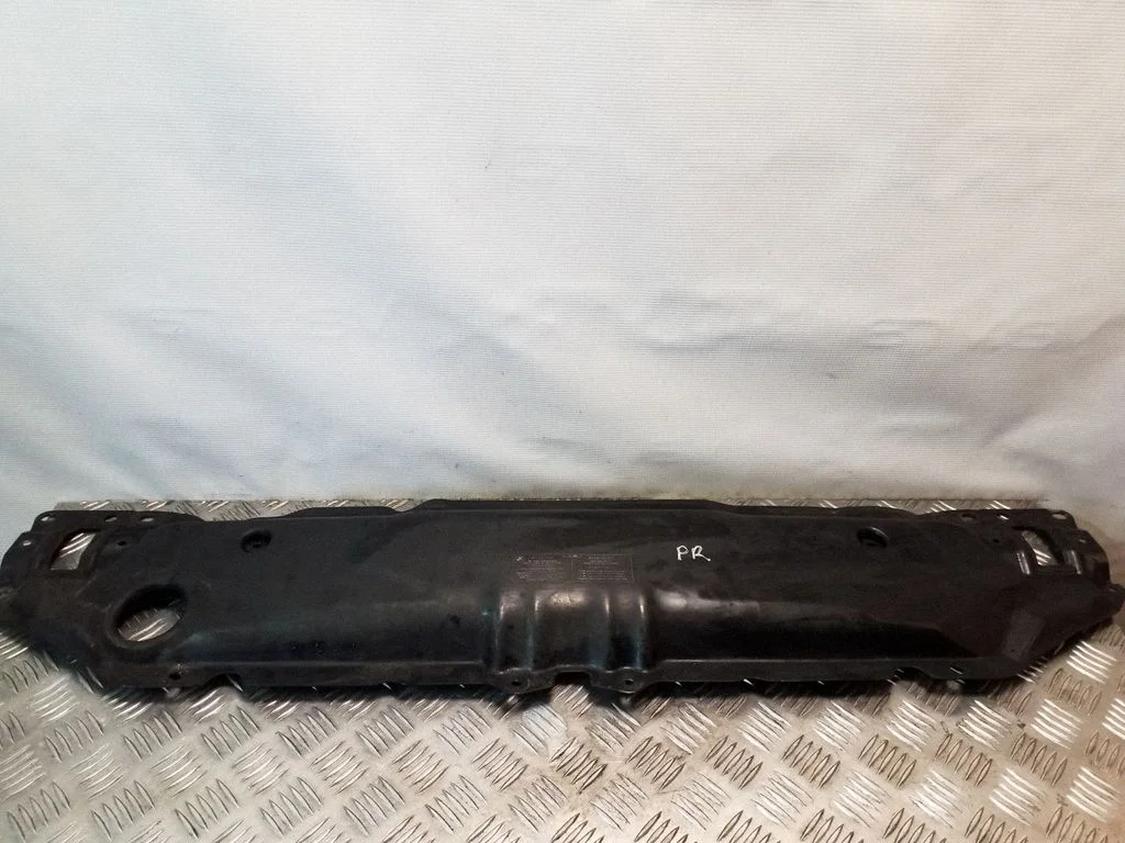 Radiaatori tugipaneeli ülaosa – BMW 5-seeria E60 E61 (2004-2010)