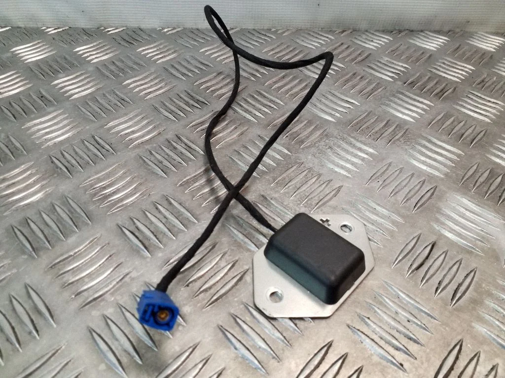 Aerial GPS antenna 05064186AA