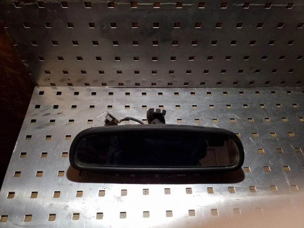 Rear view mirror (interior)