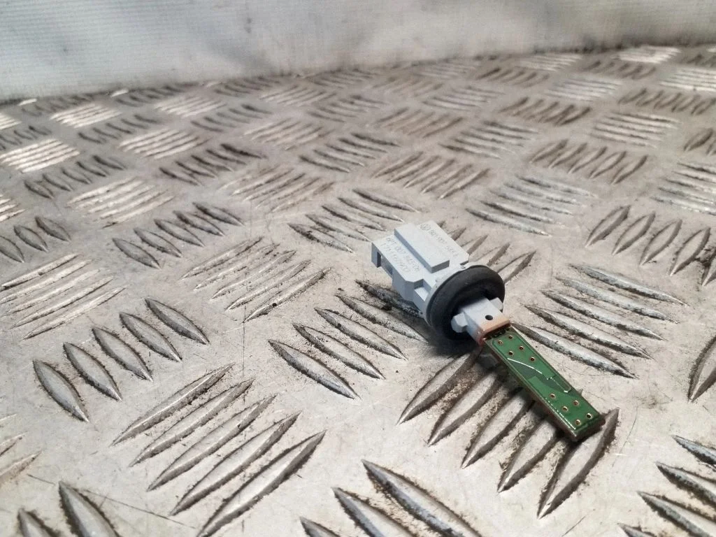 Salona temperatūras sensors 1K0907543E