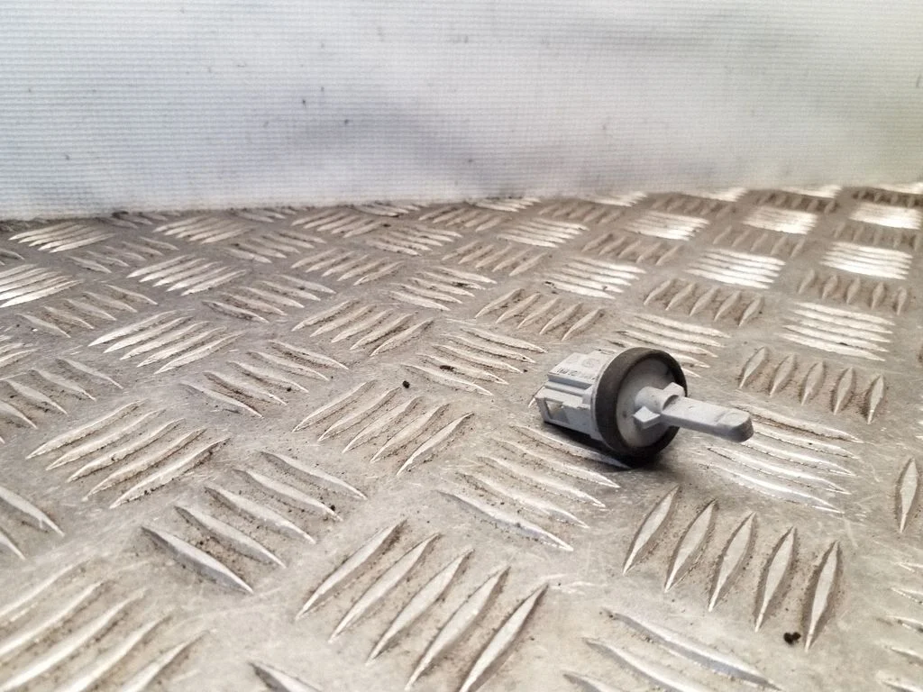 Salona temperatūras sensors 1K0907543A