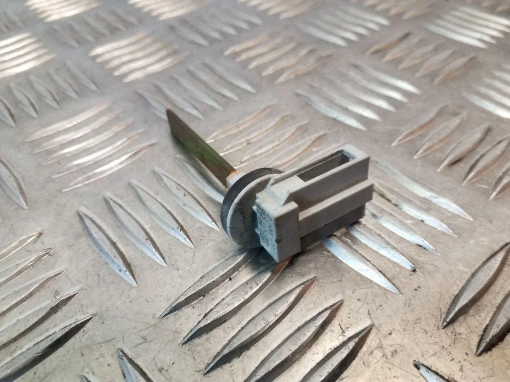 Salona temperatūras sensors 4B0820539
