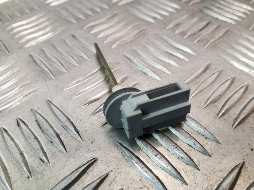 Salona temperatūras sensors 4B0820539