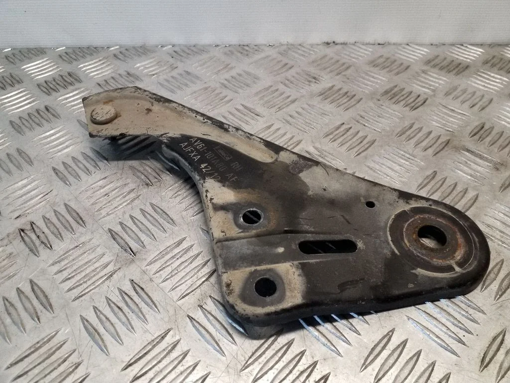 Cita priekšējās piekares detaļa AV61101A80AF