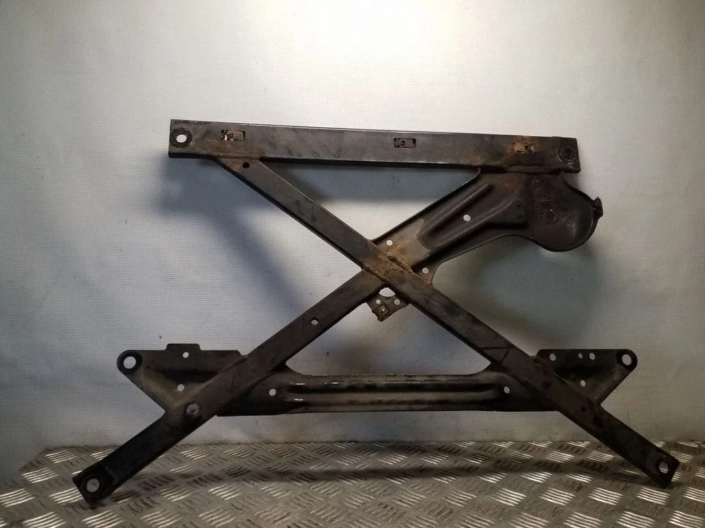 Cita priekšējās piekares detaļa 8T2399345L
