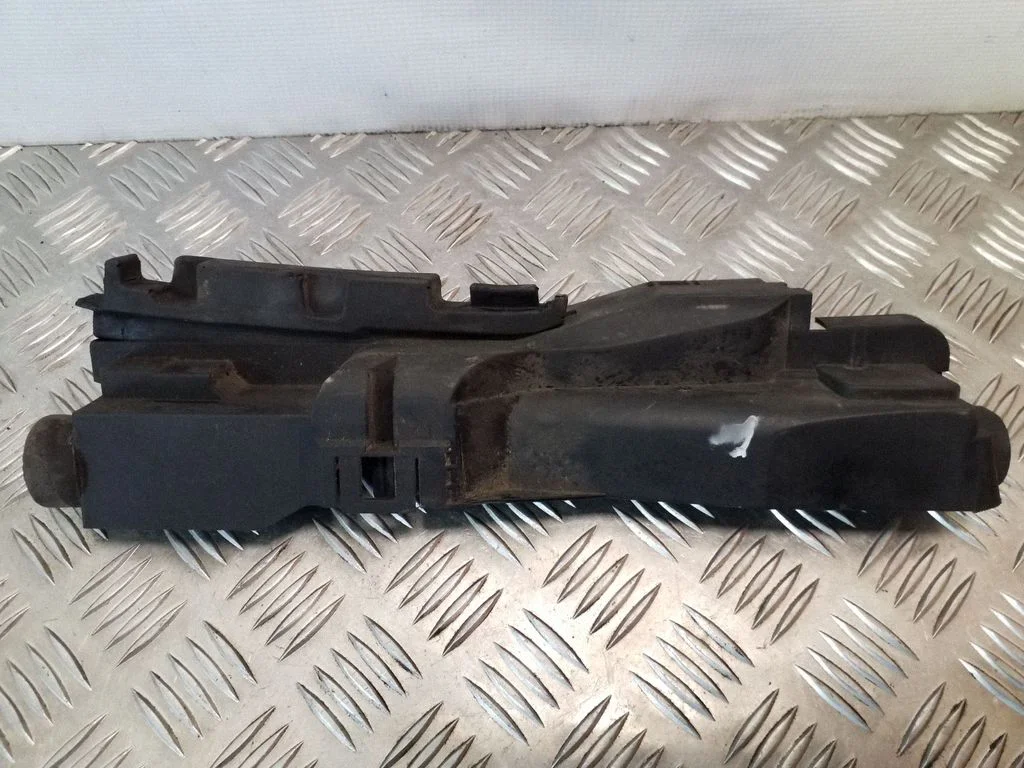 Radiator mount bracket – BMW 3 Series E46 (1998-2005)