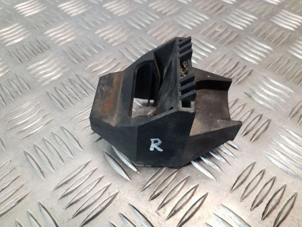 Radiaatori kinnitusklamber – BMW 3-seeria E46 (1998-2005)