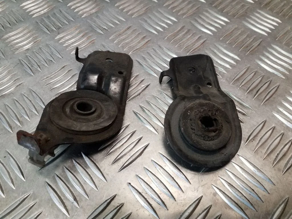 Radiator mount bracket – Nissan Primera (2002-2007)