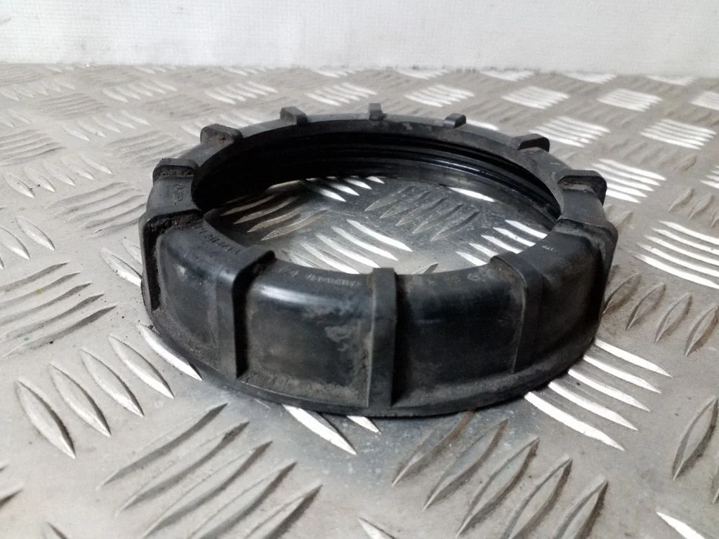 In tank fuel pump screw locking ring/nut 321201375A