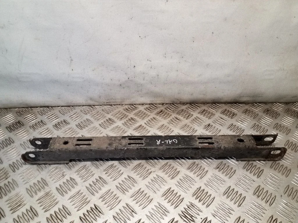 Kita galinės važiuoklės detalė