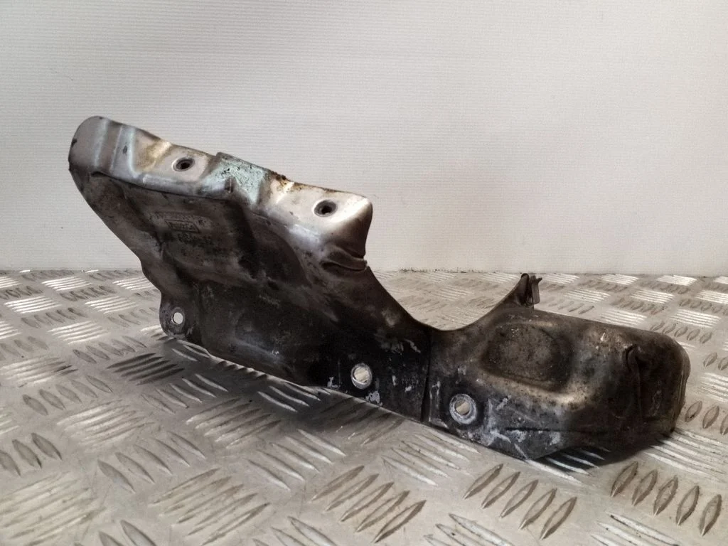 Izplūdes termoizolācija (aizsargs pret karstumu) – Volvo V40 (2012-2019)