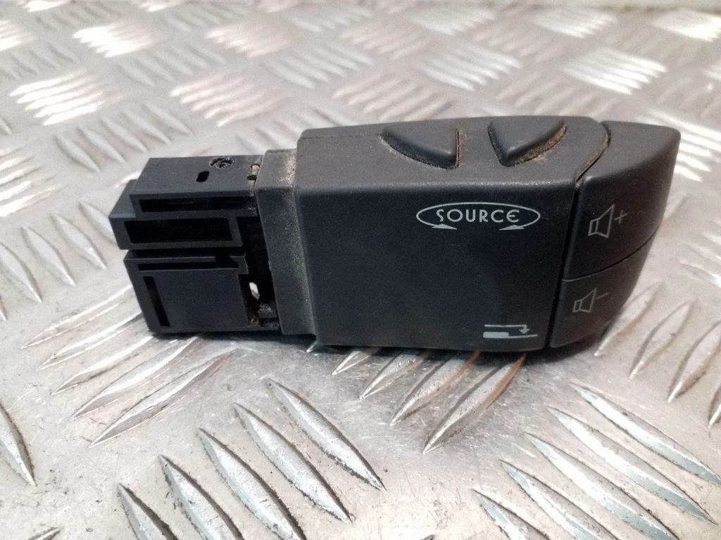 Head unit multimedia control 344732013AJ