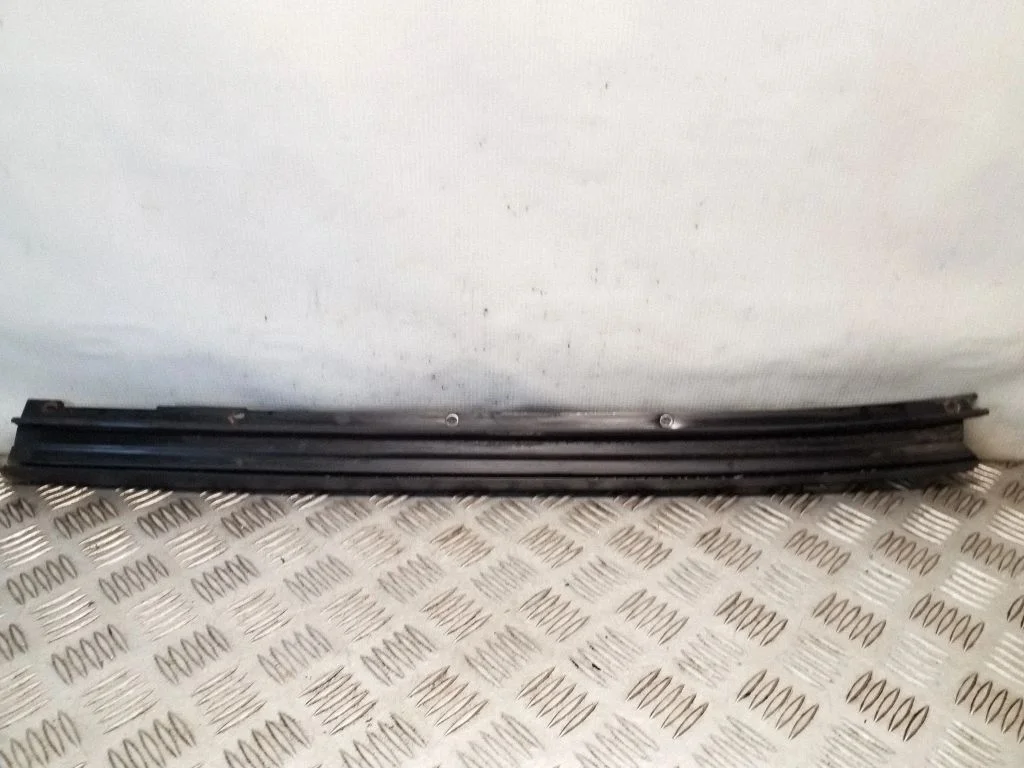 Vējstikla apdare – Jeep Grand Cherokee (WK) (2005-2010)