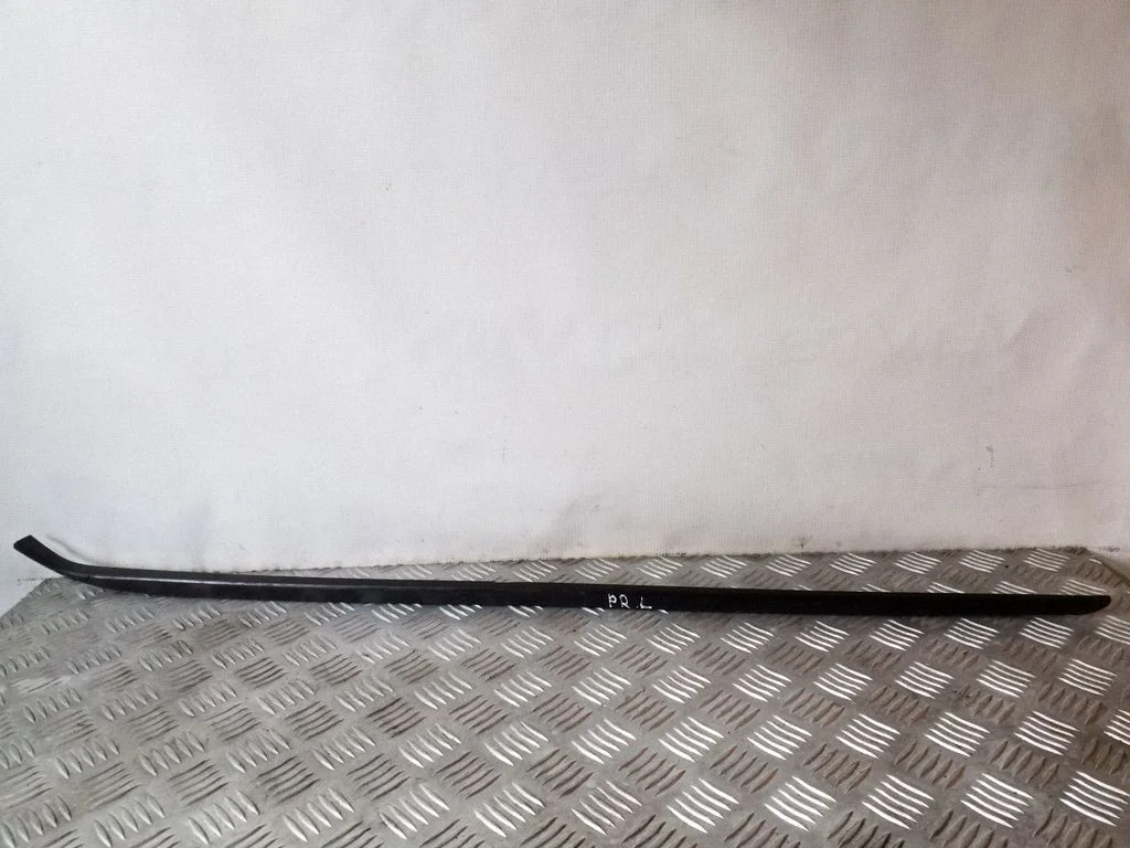 Windshield trim 7N0854327B