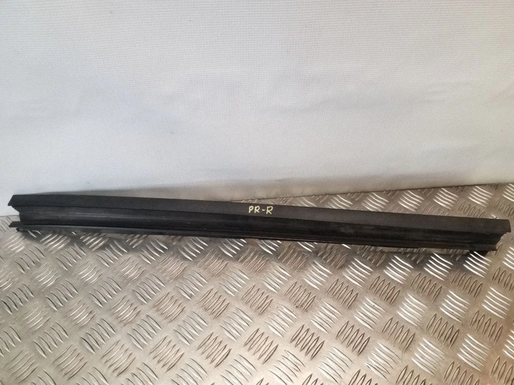 Vējstikla apdare – Jeep Grand Cherokee (WK) (2005-2010)