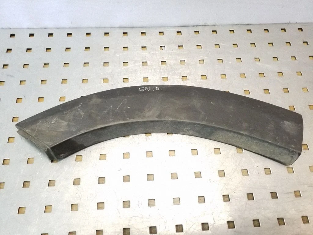 Moldings uz aizmugurējā spārna 2056305