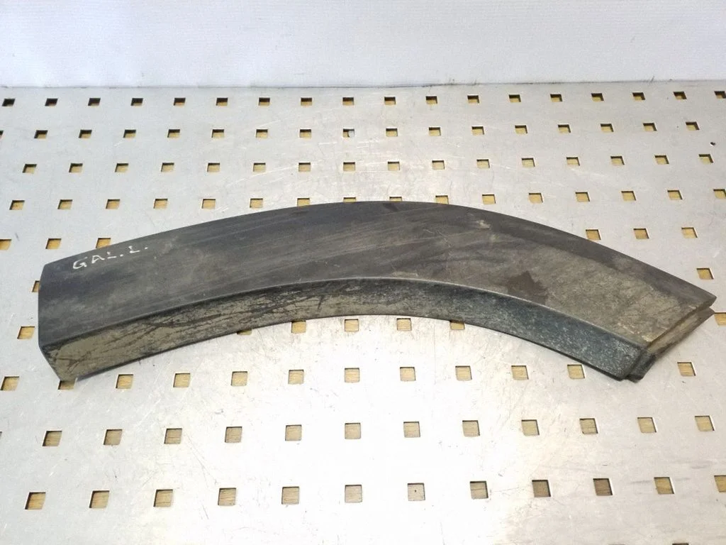 Moldings uz aizmugurējā spārna 2056304